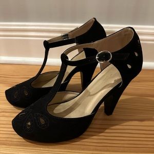 Mod Cloth T-strap heels size 8